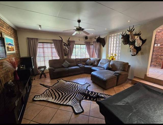 3 BEDROOM HOUSE FOR SALE IN BIRCHLEIGH